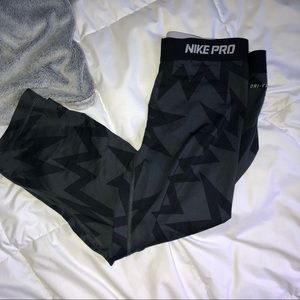 NIKE CROP LEGGINGS